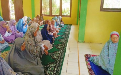 Para Siswa Laksanakan Dhuha sebelum KBM